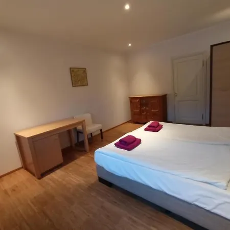 Apartment Center 3 Bedroom *