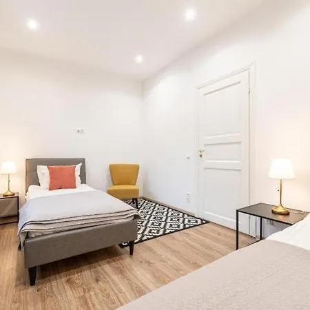 Cozy Room With Private Bathroom Near Old Town Apartament