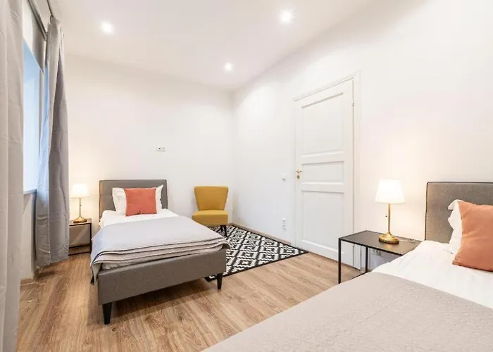 Cozy Room With Private Bathroom Near Old Town Apartment