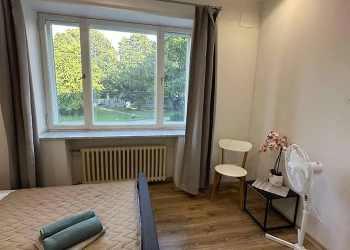 Cozy Room With Private Bathroom Near Old Town Apartment *